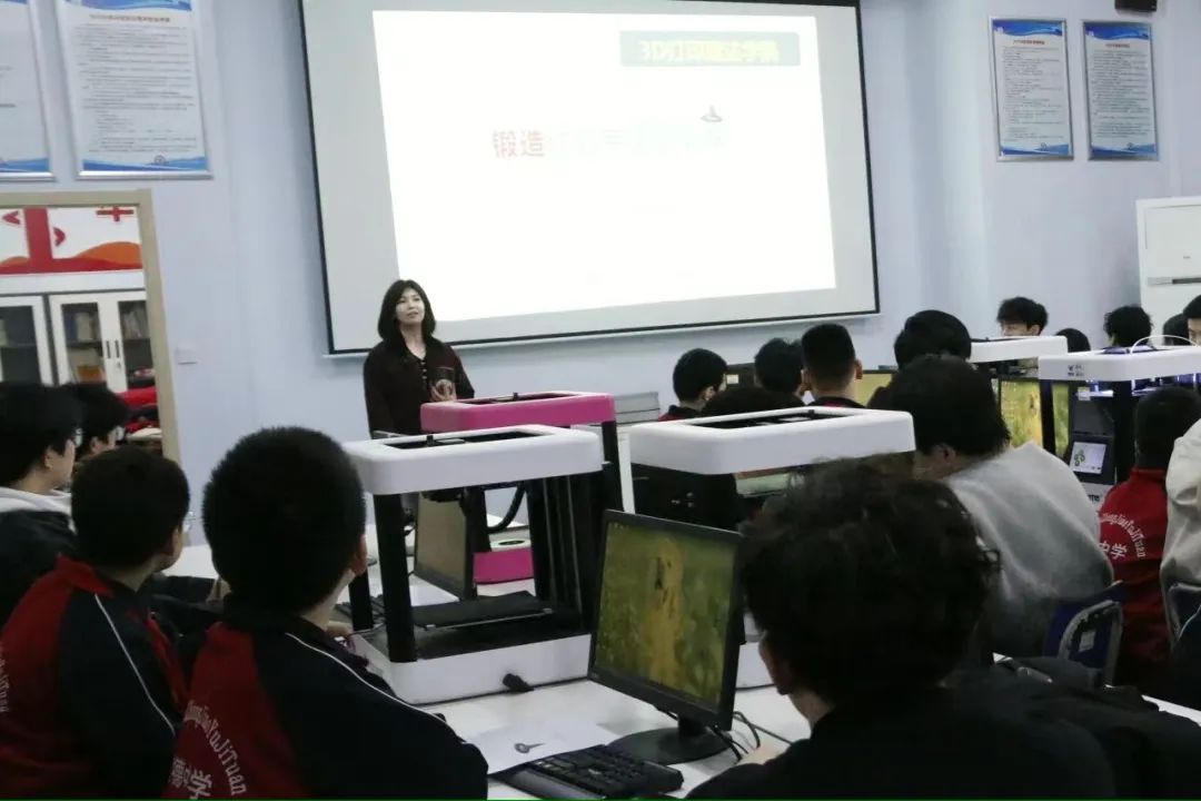 121E0?e=.jpg