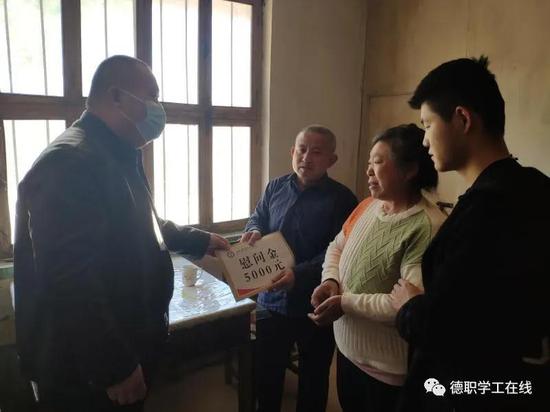 精品久久久久久无码中文字幕一区
